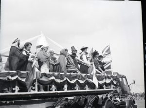 Dagenham Town Show 1965, showing a decorated float, 1965
