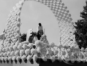 Dagenham Town Show 1970, showing decorated float with large floral arch, 1970