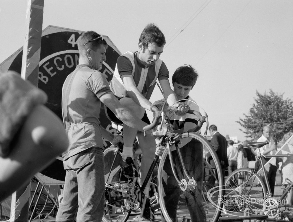 Dagenham Town Show 1970, showing Becontree Wheeler in action on roller, 1970