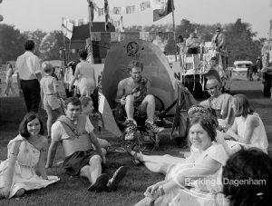 Barking Carnival 1970, showing ‘Romans’ and others sitting on the ground, 1970