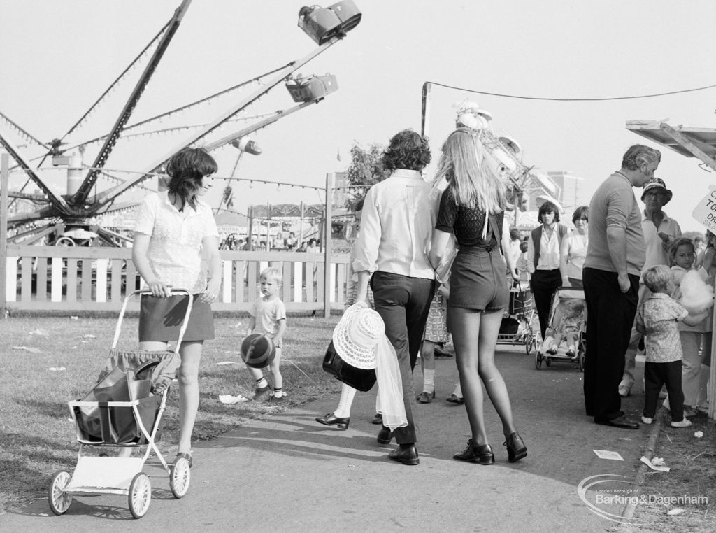 Dagenham Town Show 1971 at Central Park, Dagenham, showing fairground visitors, 1971