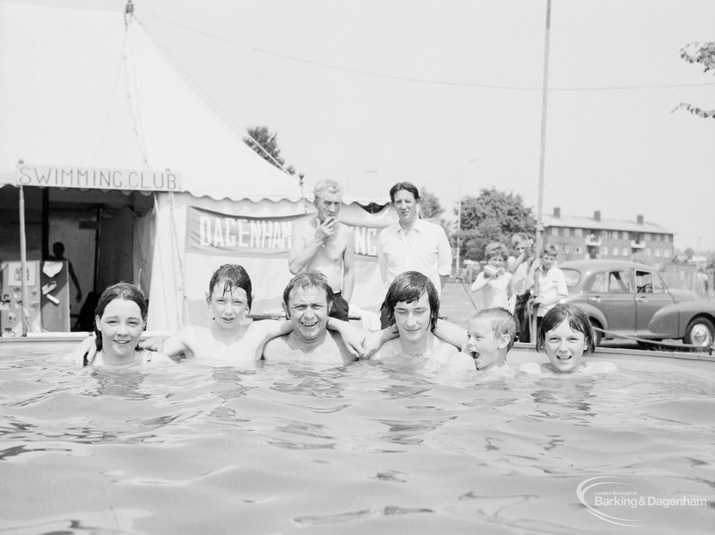 Dagenham Town Show 1971 at Central Park, Dagenham, showing Dagenham Swimming Club display, with six youngsters together in pool, 1971