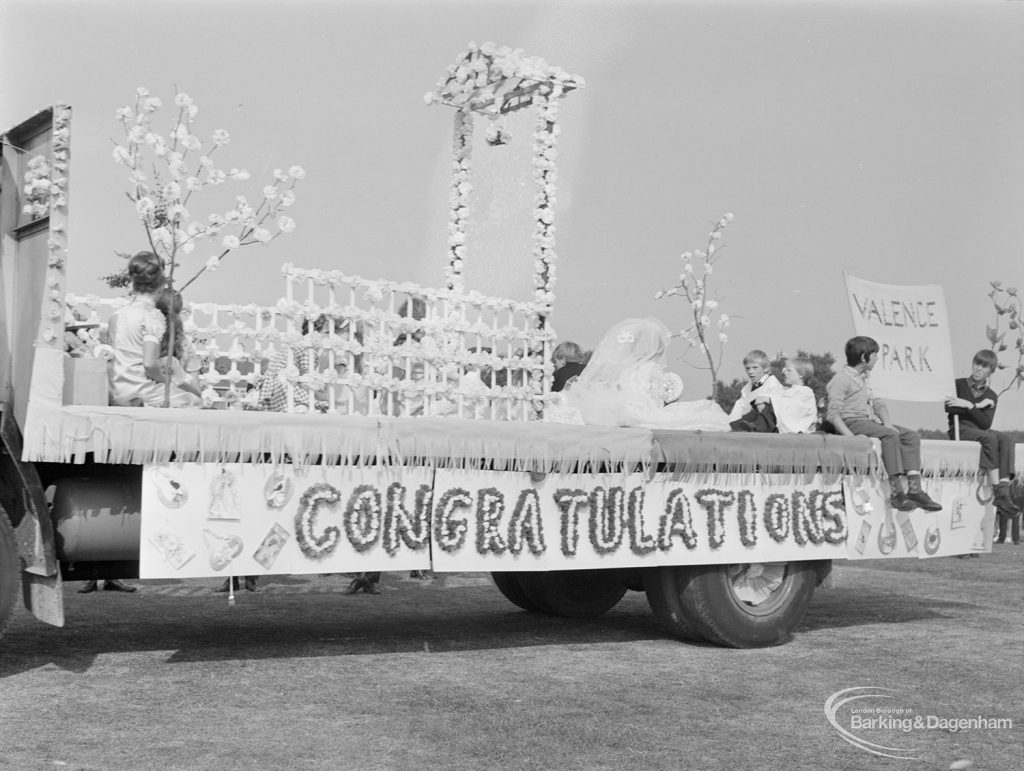 Barking Carnival 1971 from Mayesbrook Park, showing Valence Park float, 1971