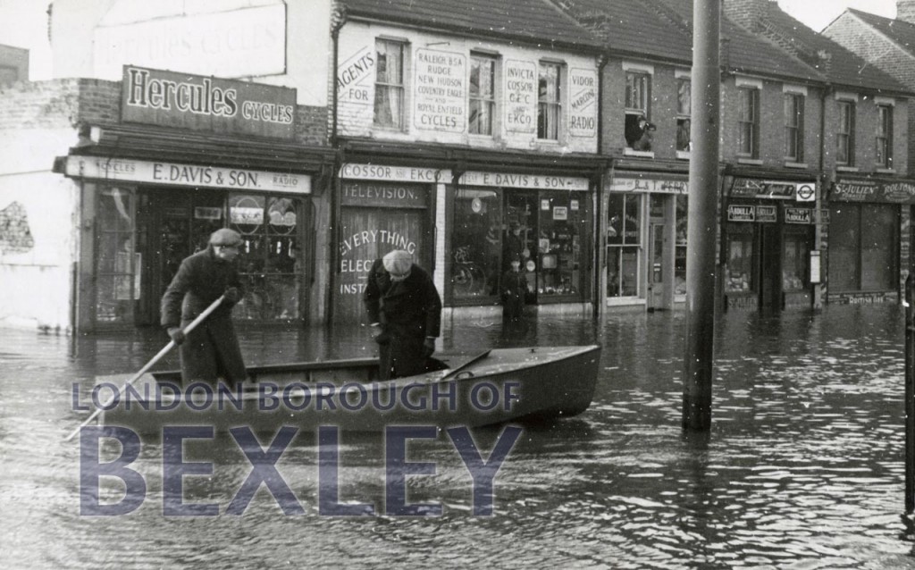 Floods at Station Road, Lower Belvedere 1953