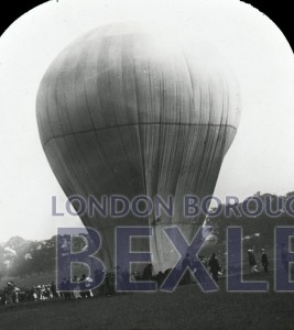 PHBOS_2_1318 Danson Park Gala. Filling hot air balloon, Welling 1899