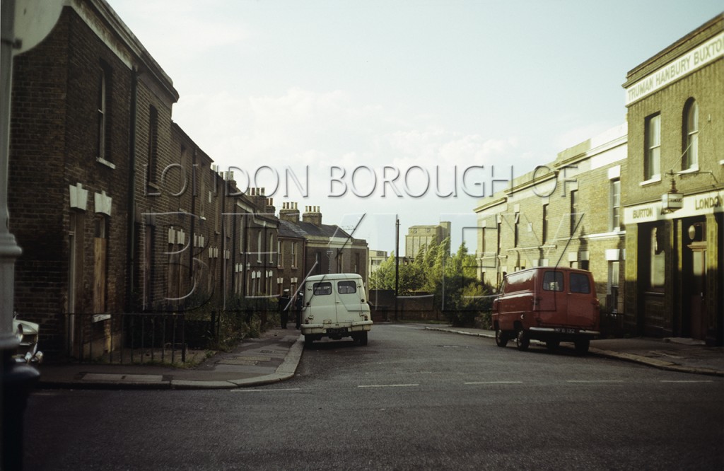 PHRUS_026 Cross Street, Erith Bexley Borough PhotosBexley Borough Photos