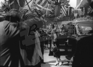 The Duchess arrives at the Church lych gate, Orpington 20986