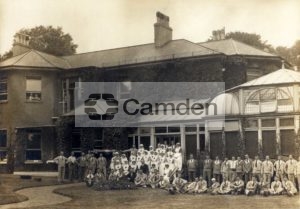 Patients and nurses outside Rosslyn Lodge Auxiliary Military Hospital