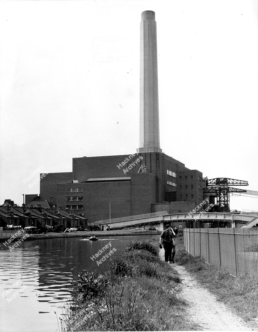 Lea river (Hackney Cut), looking north, showing Millfields Generating ...