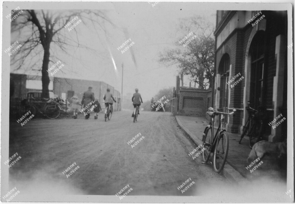 The White Hart public house, Hackney marches, Hackney, 1950.
