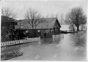 The Lea in flood by the Cecilian Rowing Club Boathouse, 1910.