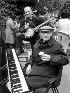 Silver Jubilee of HRH Queen Elizabeth II. Street parties on June 6 & 7, 1977: Navarino Road: Darnley Road; Nightingale Estate; Dunlace Road; Pedro Street; Trowbridge Estate; Spring Hill; Warneford Street; Poole Road/Valentine Road; Harrowgate Road.