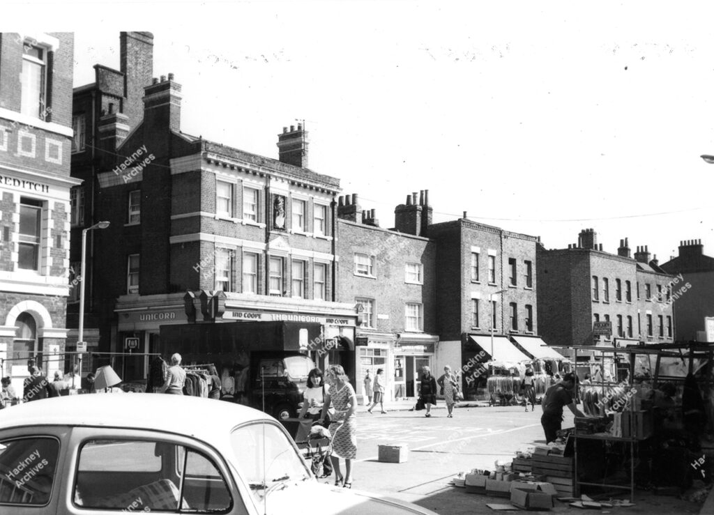 Hoxton Street market and The Green Man pub, 1980.