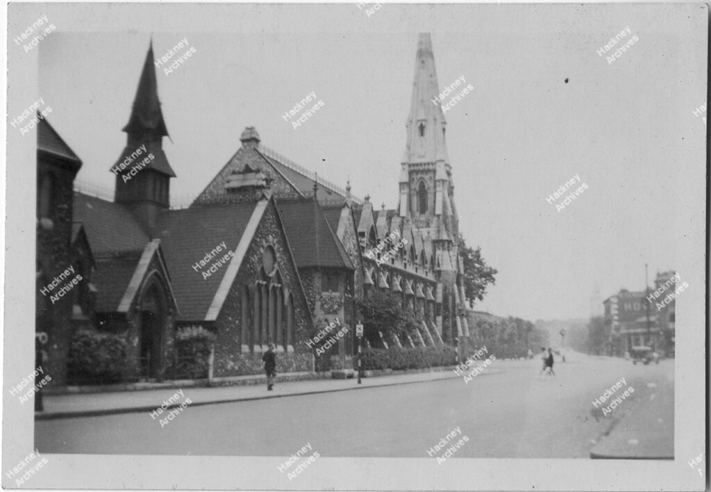 Lower Clapton Congregational Church, Amhurst Road, Dalston, Hackney, c.1930.  View from junction with Bodney Road and Pembury Tavern.