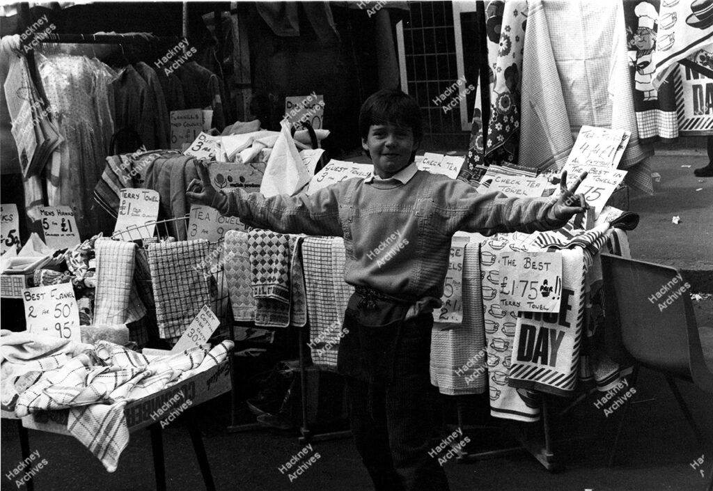 Hoxton Street market, stallholders and shoppers, 1986.