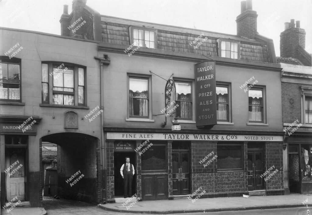 The Coach and Horses public house, Homerton High Street, Homerton, Hackney. 1938.
