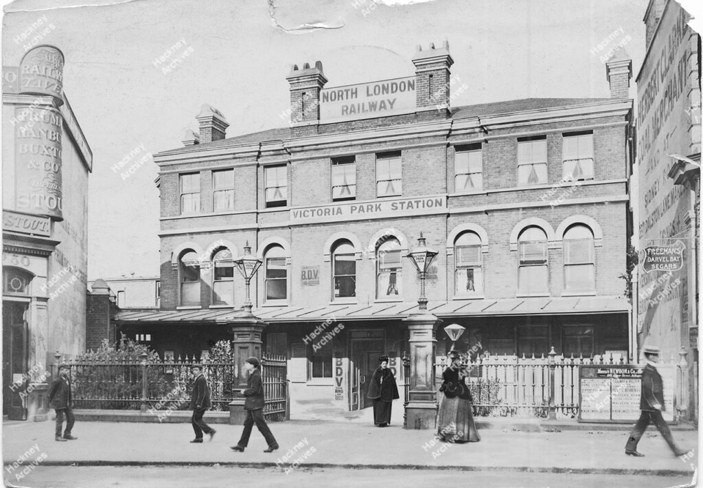 Victoria Park station, Cadogan Terrace, 1905.