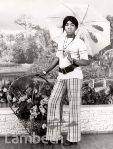 PORTRAITURE: YOUNG WOMAN WITH PARASOL