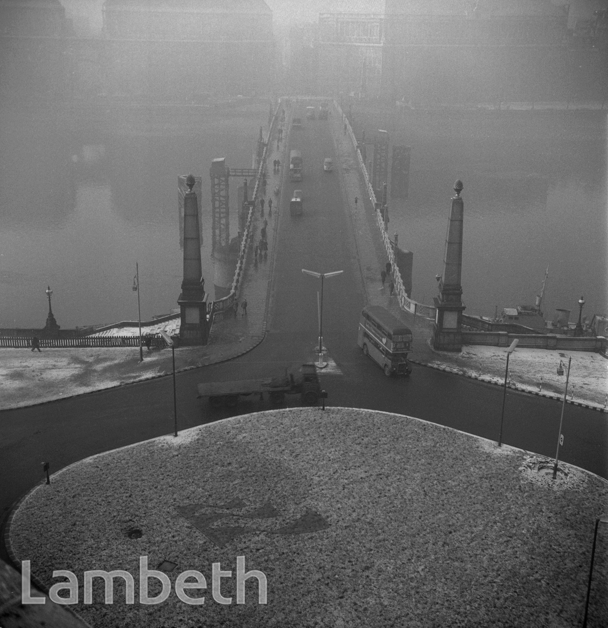 LAMBETH BRIDGE & ALBERT EMBANKMENT
