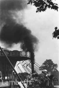 FAIRGROUND RIDE, LAMBETH COUNTRY SHOW, BROCKWELL PARK