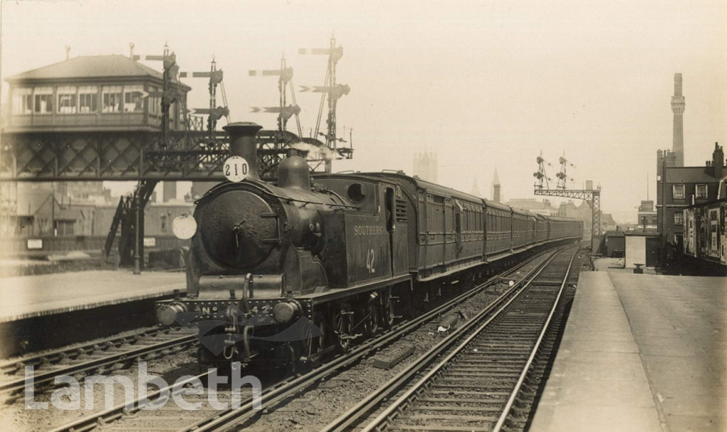 SOUTHERN RAILWAYS TRAIN AT VAUXHALL STATION