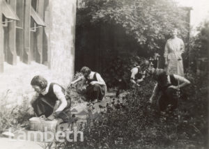 GARDENING CLASS, NORWOOD TECHNICAL INSTITUTE, KNIGHT'S HILL