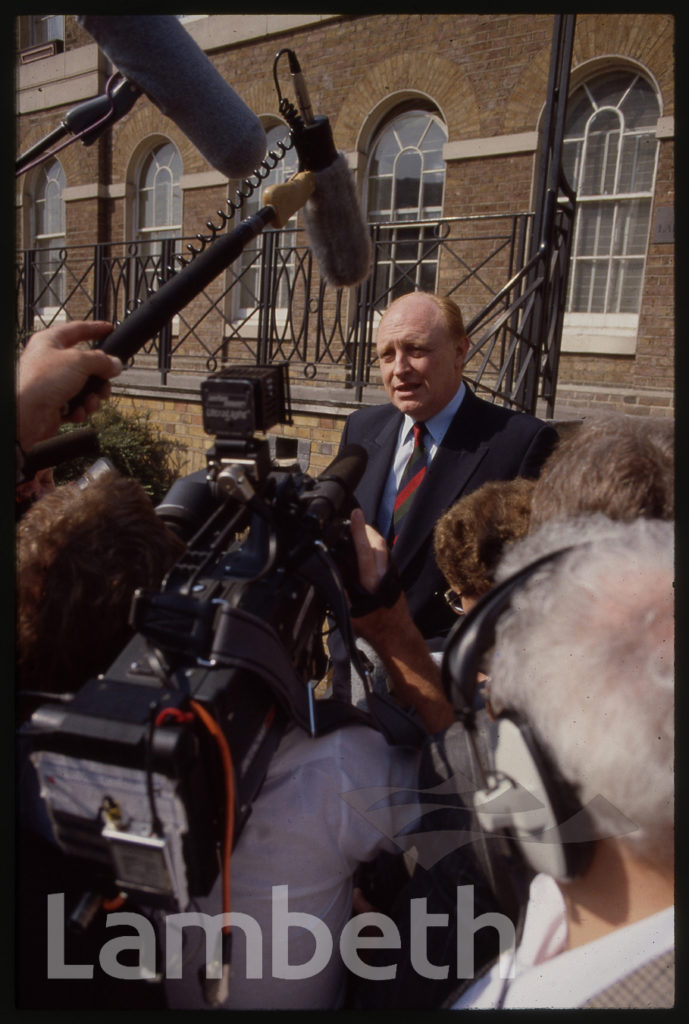 LABOUR LEADER NEIL KINNOCK, WALWORTH ROAD