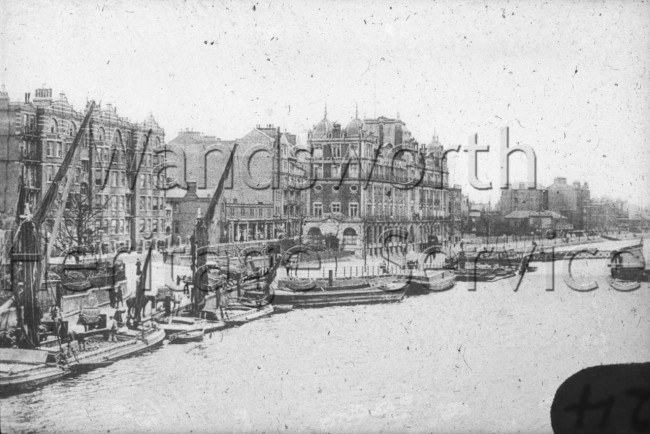Putney Wharf and Pier  –  C1915