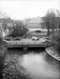 Mapleton Road, bridge over the Wandle- 1958