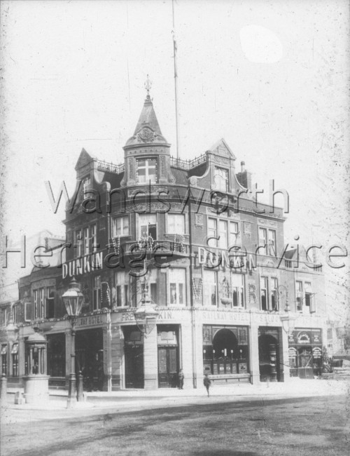 The Railway Hotel, Putney High Street  –  C1900