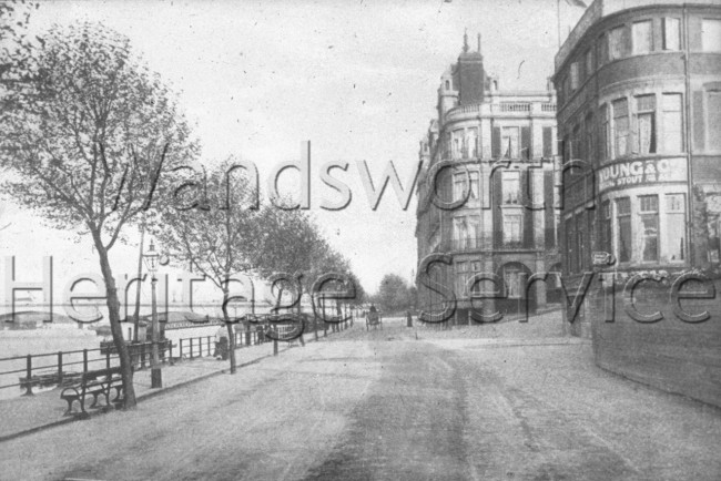 Embankment, Putney  –  C1915