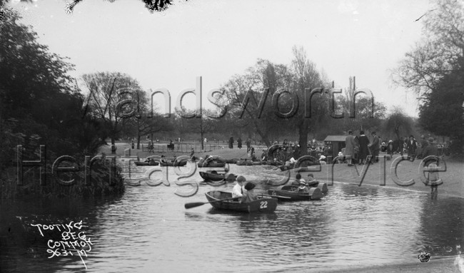 Tooting Bec Common (view of the lake with rowing boats)